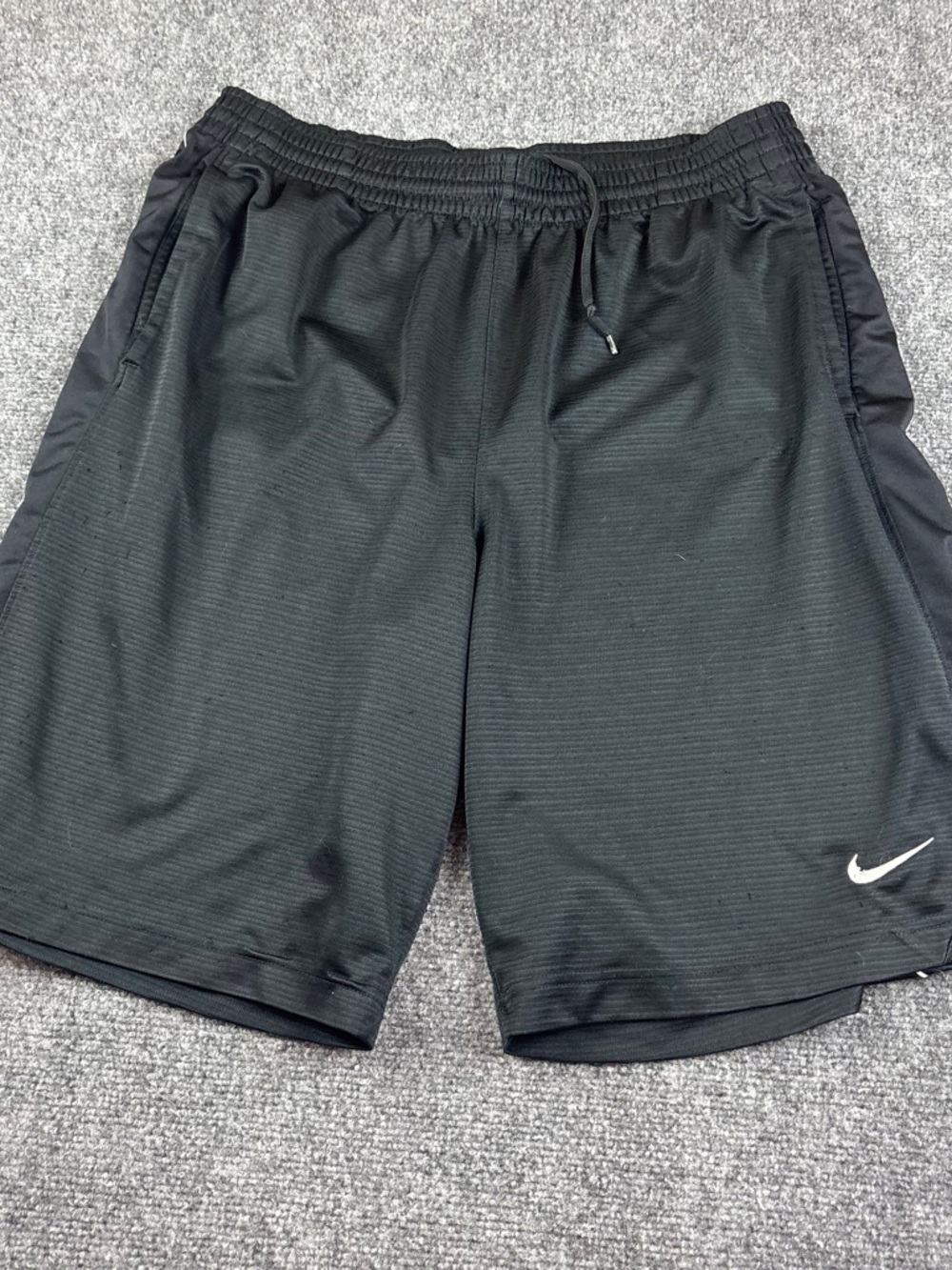 NIKE Men’s Black Basketball Shorts White Swoosh size: Large
